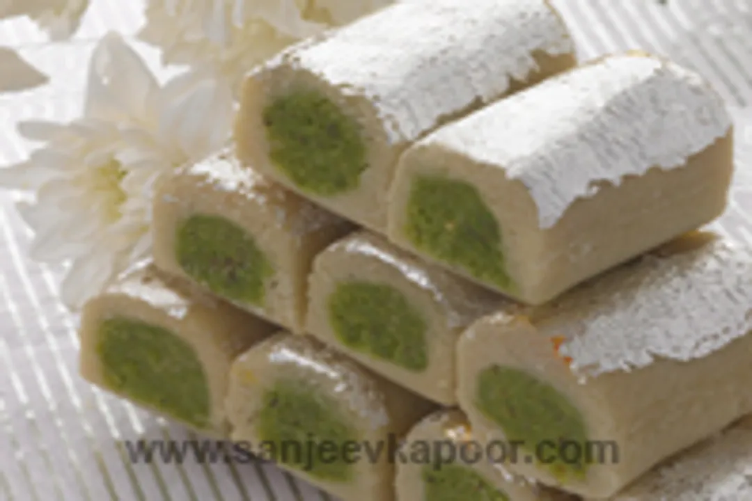 Kaju Pista Roll