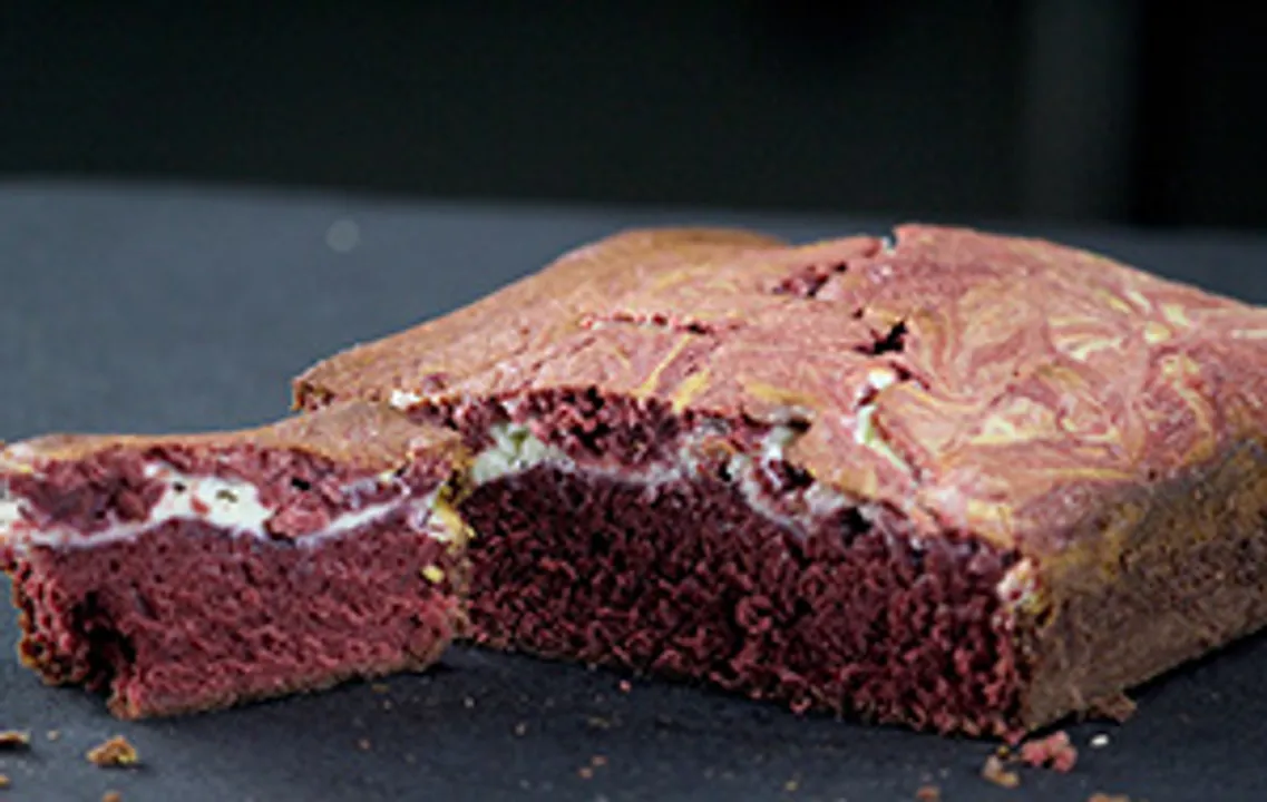 Red Velvet Cheese Cake Brownie
