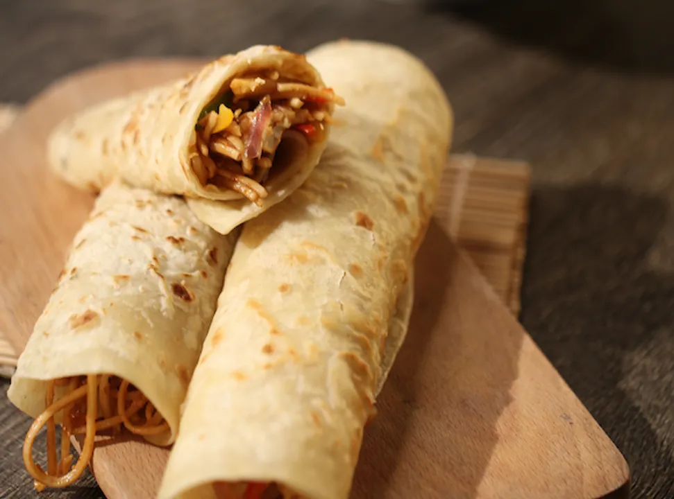 Chowmein Paneer Roll 