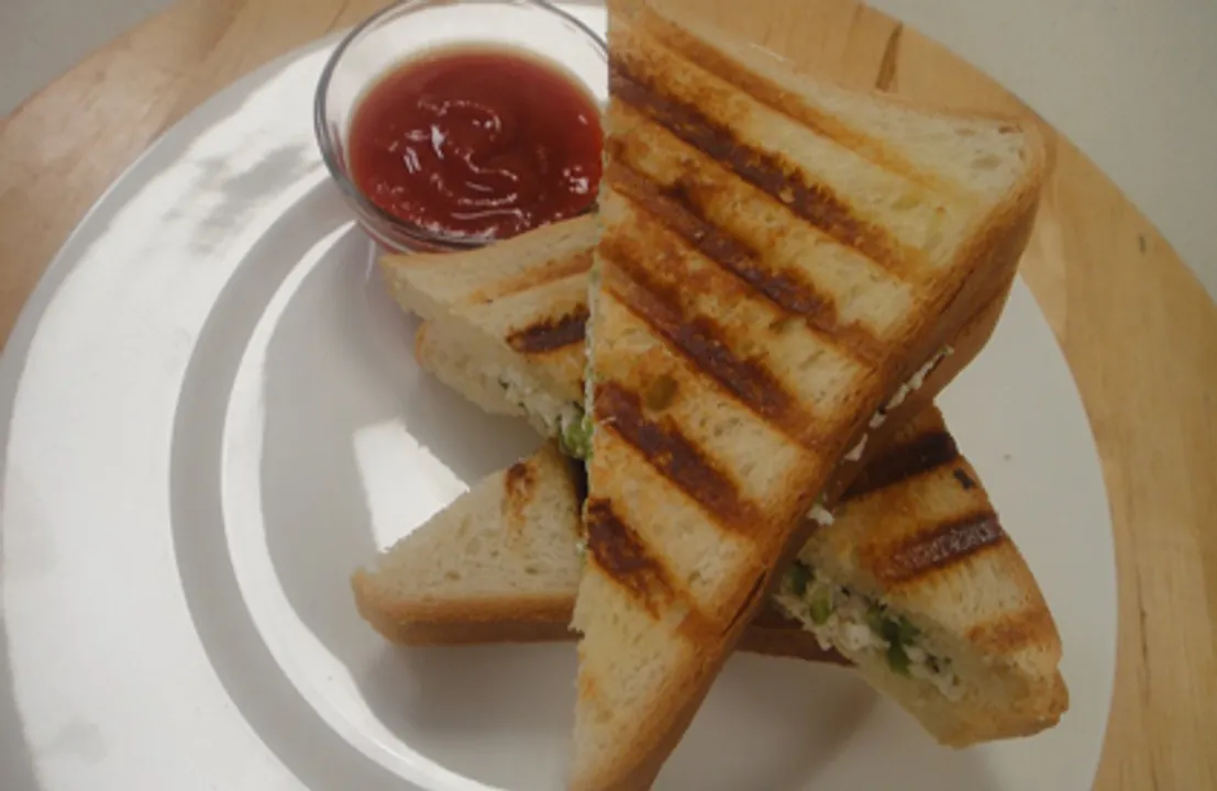 Paneer and Capsicum Grilled Sandwich 