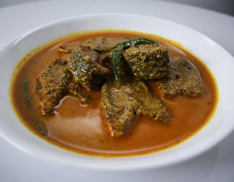 Ilish Machcher Sorse Jhol