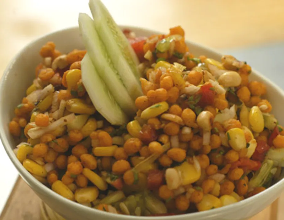 Boondi Aur Makai Ki Bhel