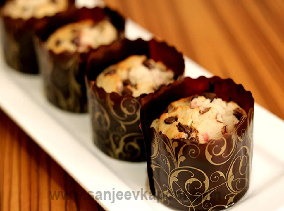 Strawberry and Chocolate Muffins