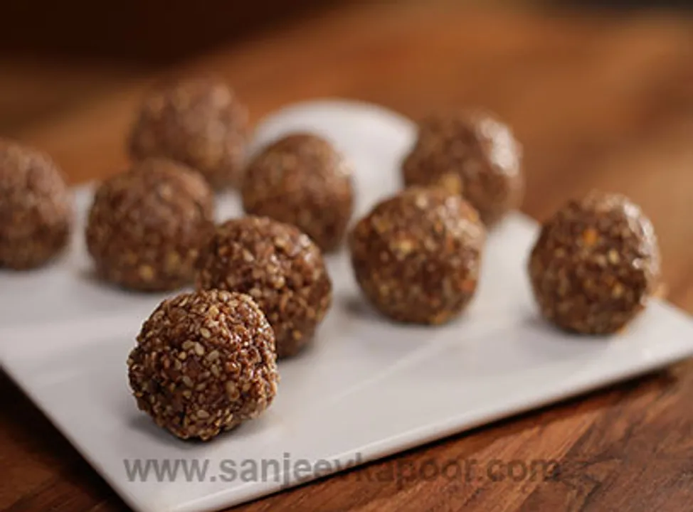 Til Chocolate aur Nariyal ke Laddoo