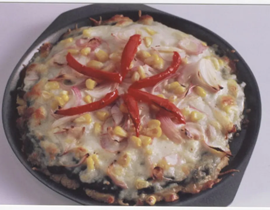 Makki Ki Roti Sarson Ka Saag Pizza