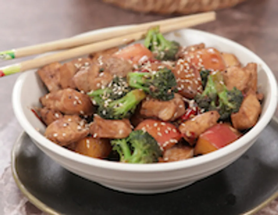 FIVE SPICE CHICKEN AND PEAR STIR FRY