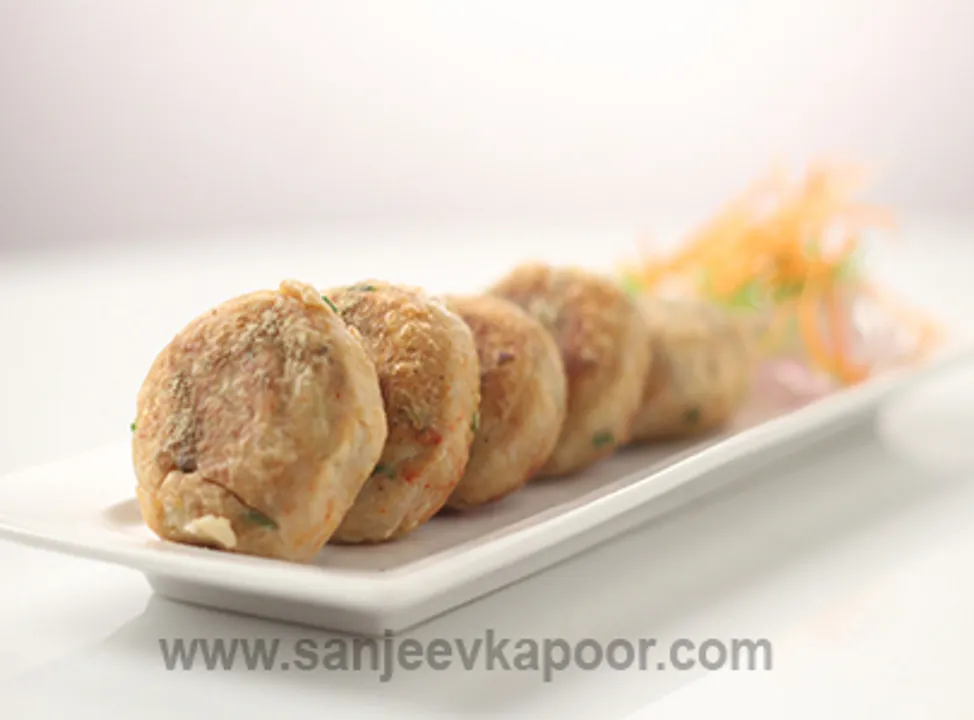 Kachche Kele aur Prunes ke Kabab