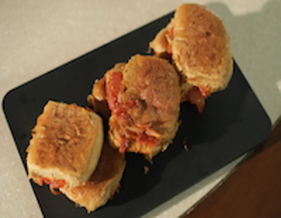 Pyaaz aur Tamatar ke Buns     