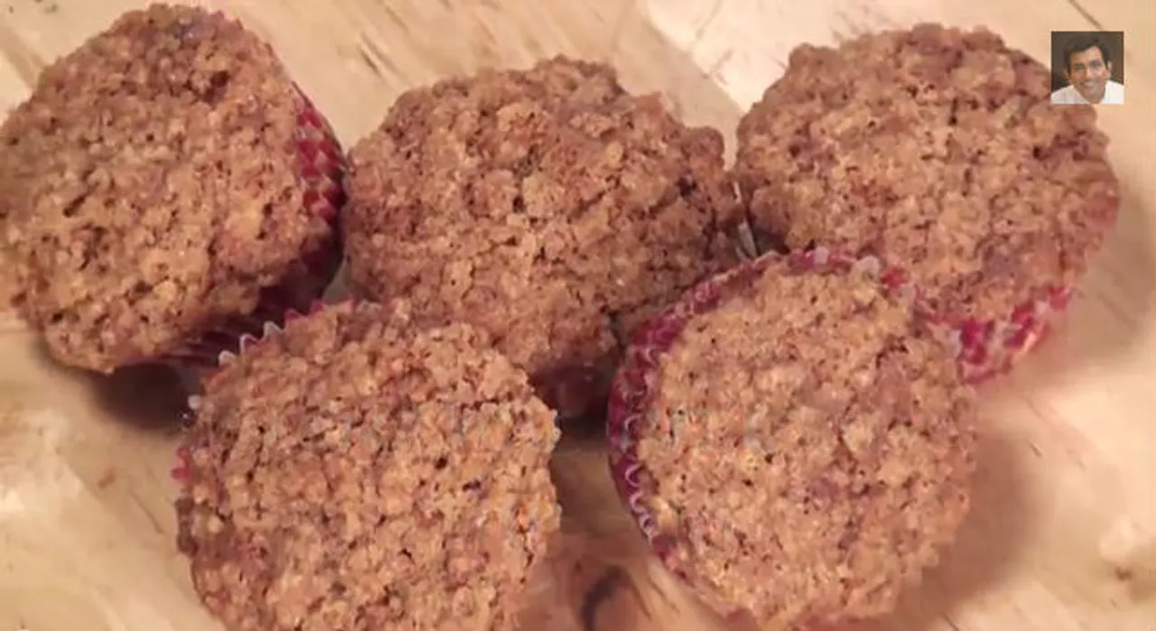 Banana Walnut Crumb Muffins for Christmas