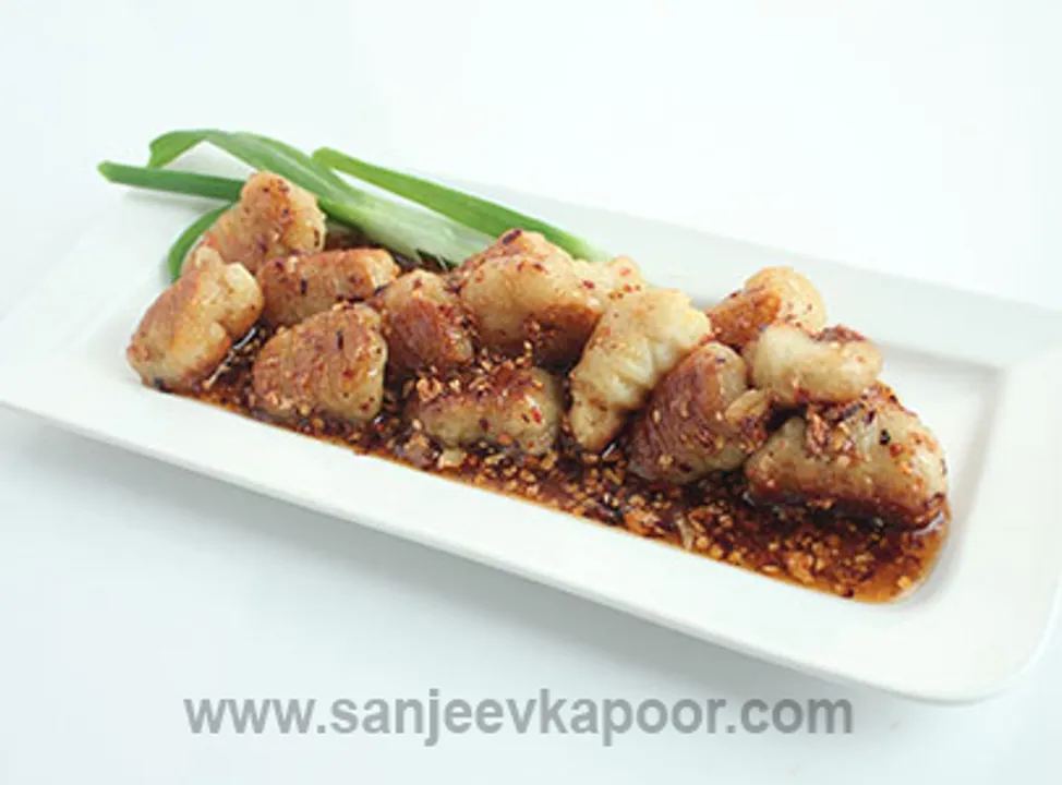 Aloo Wadiyan With Garlic Honey Chilli Sauce