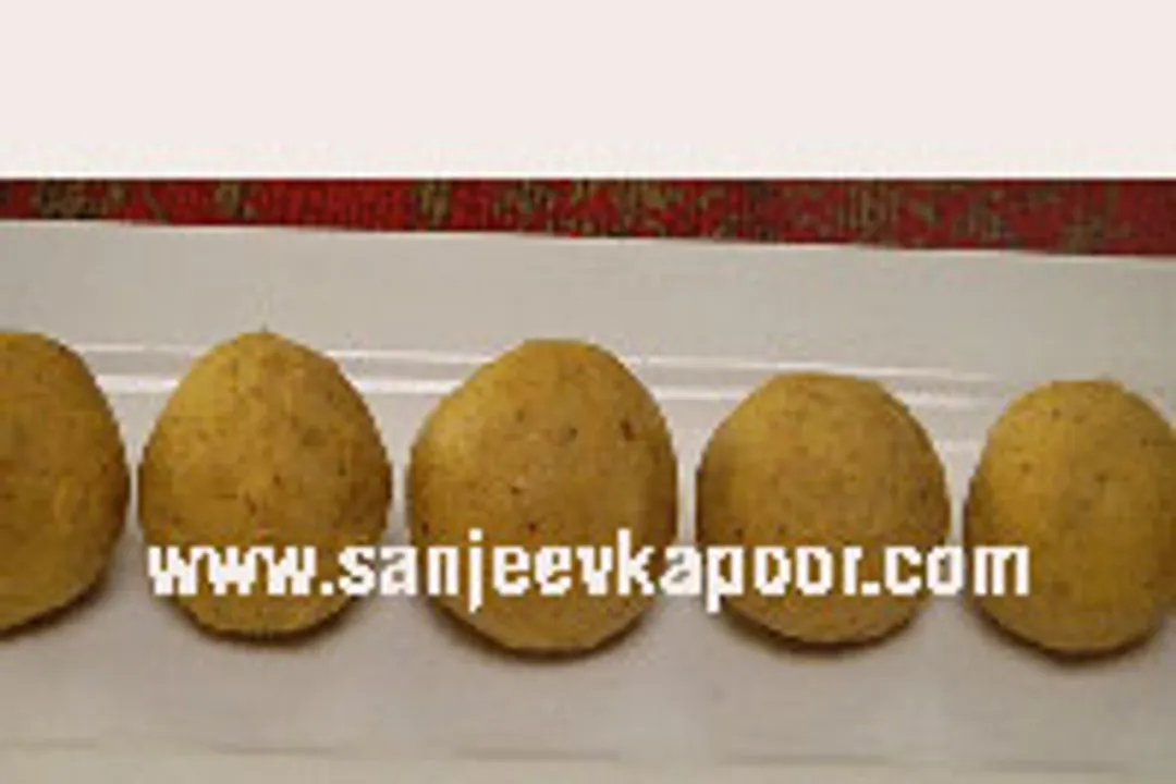 Besan ke Laddoo