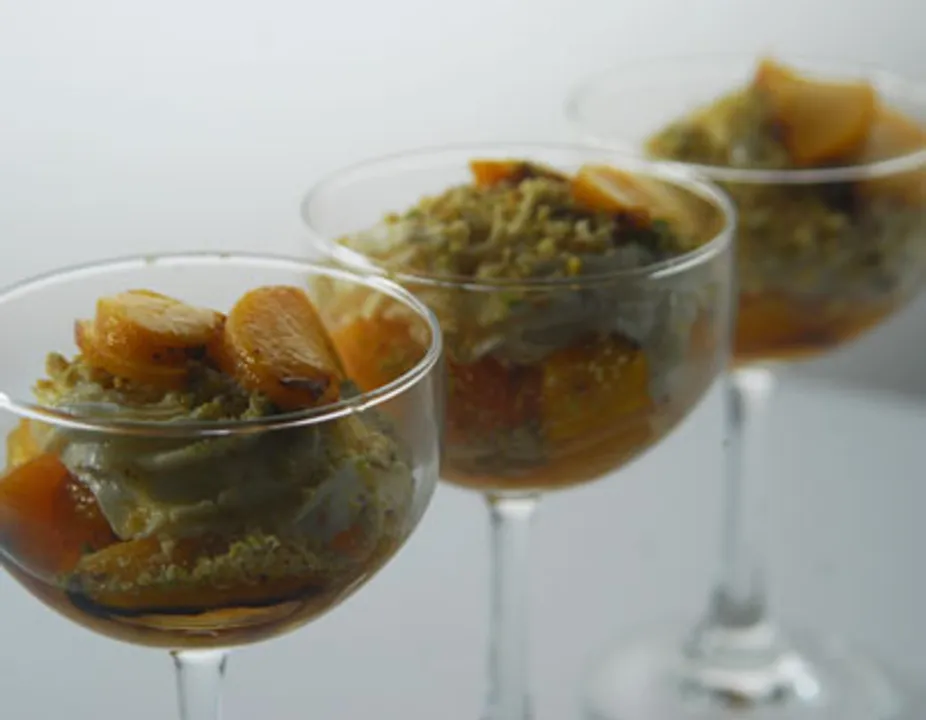Grilled Peach Yogurt Sundae