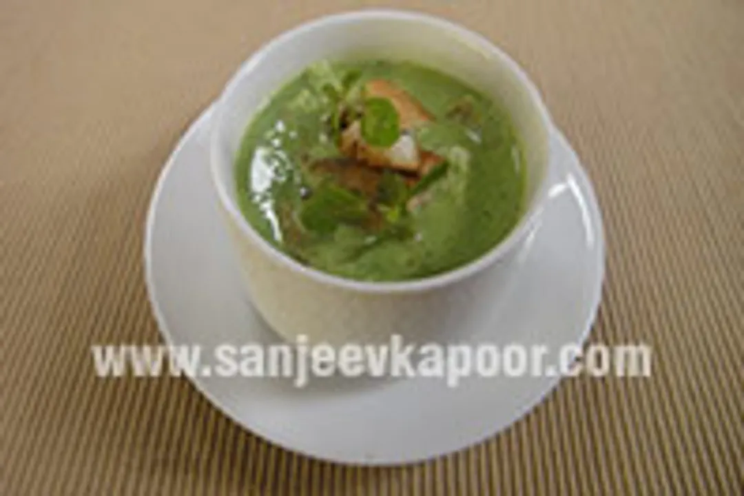 Cucumber Spinach Soup with Fennel Croutons 