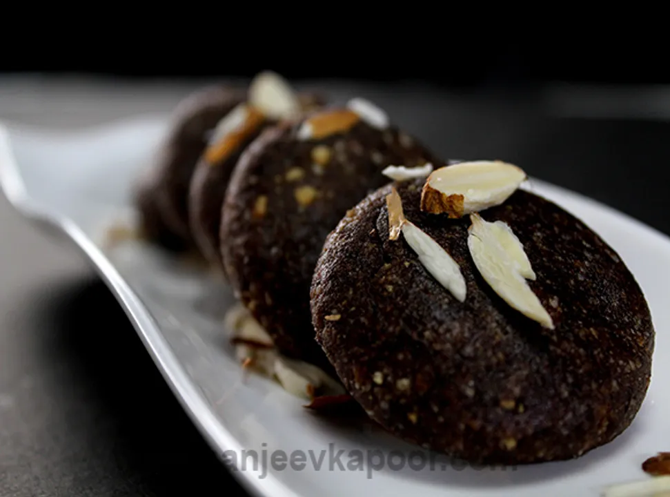 Almond and Date Crunchies