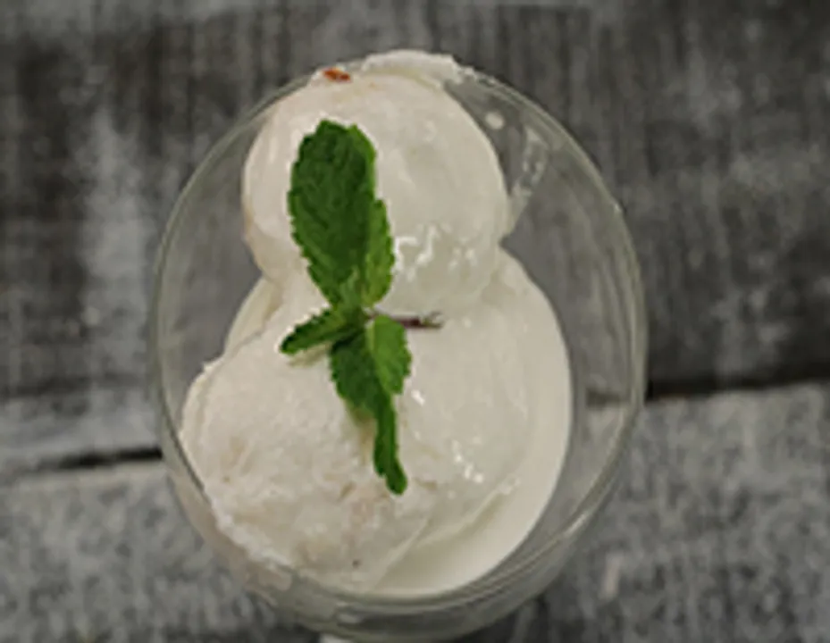 LYCHEE COCONUT ICE CREAM - skk