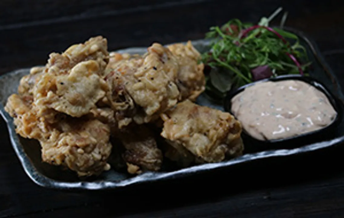 Crispy Chicken Wings with Cheesy Dip