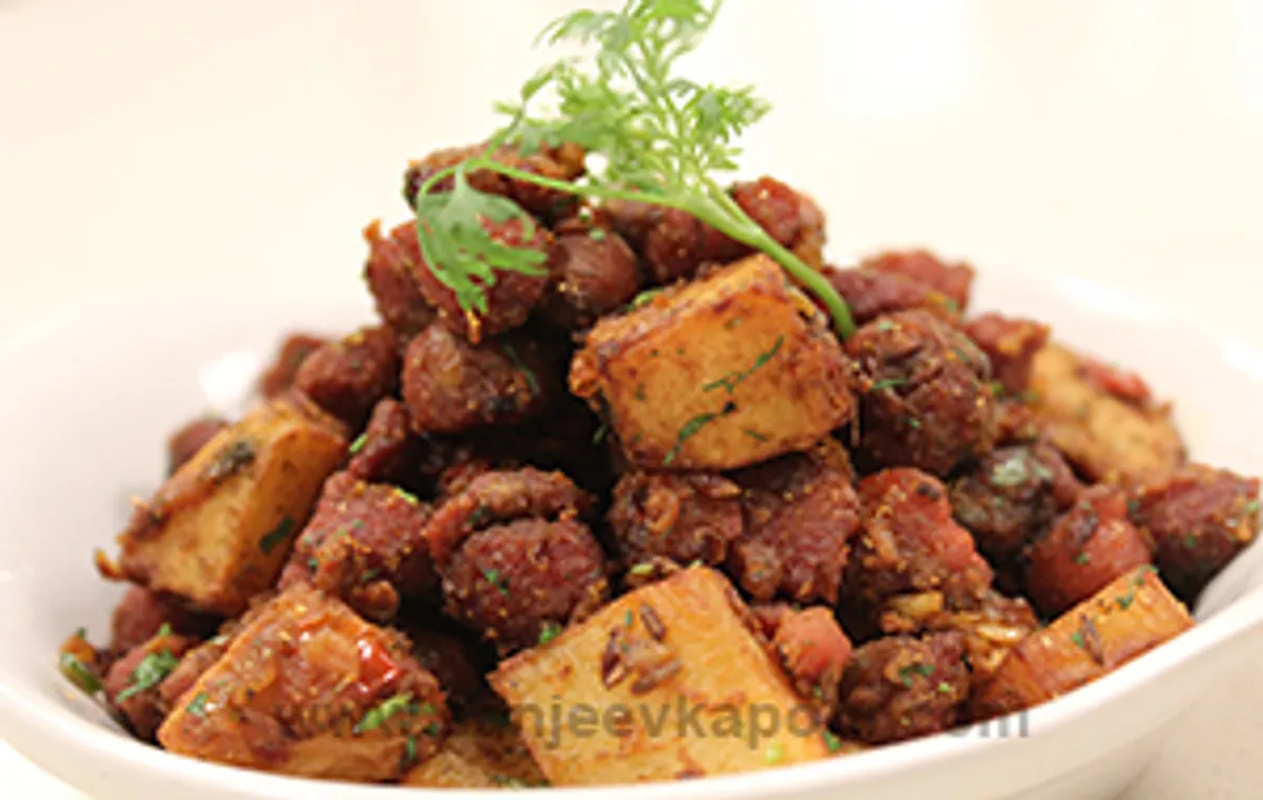 Aloo aur Mangodi ki Sabzi