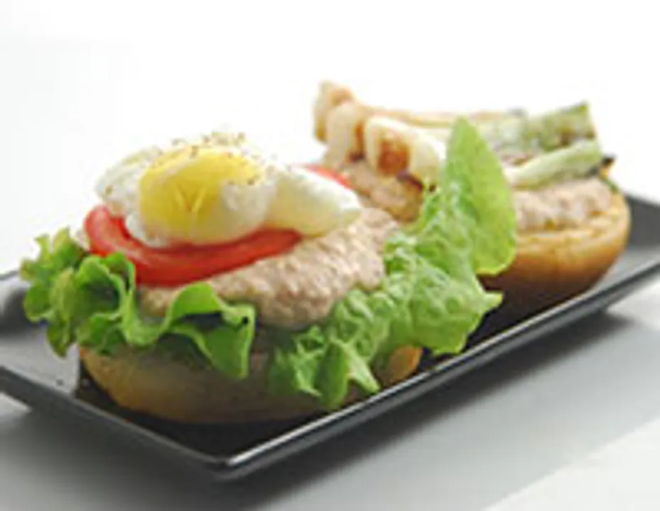 Poached Egg Tuna Burger-Cook Smart