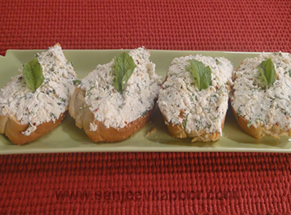 Creamy Cottage Cheese Crostini