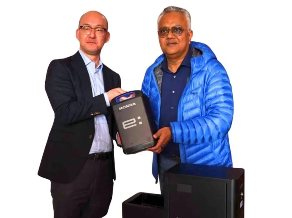 Takuya Taniguchi, President and CEO, Honda Power Pack, With Rohit Chandra, CEO, OMC Power