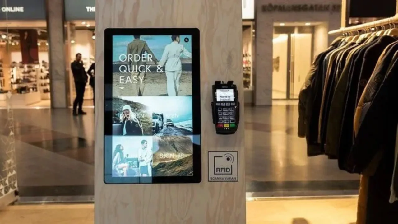 Phygital Shopping by Elo Touch Shopping