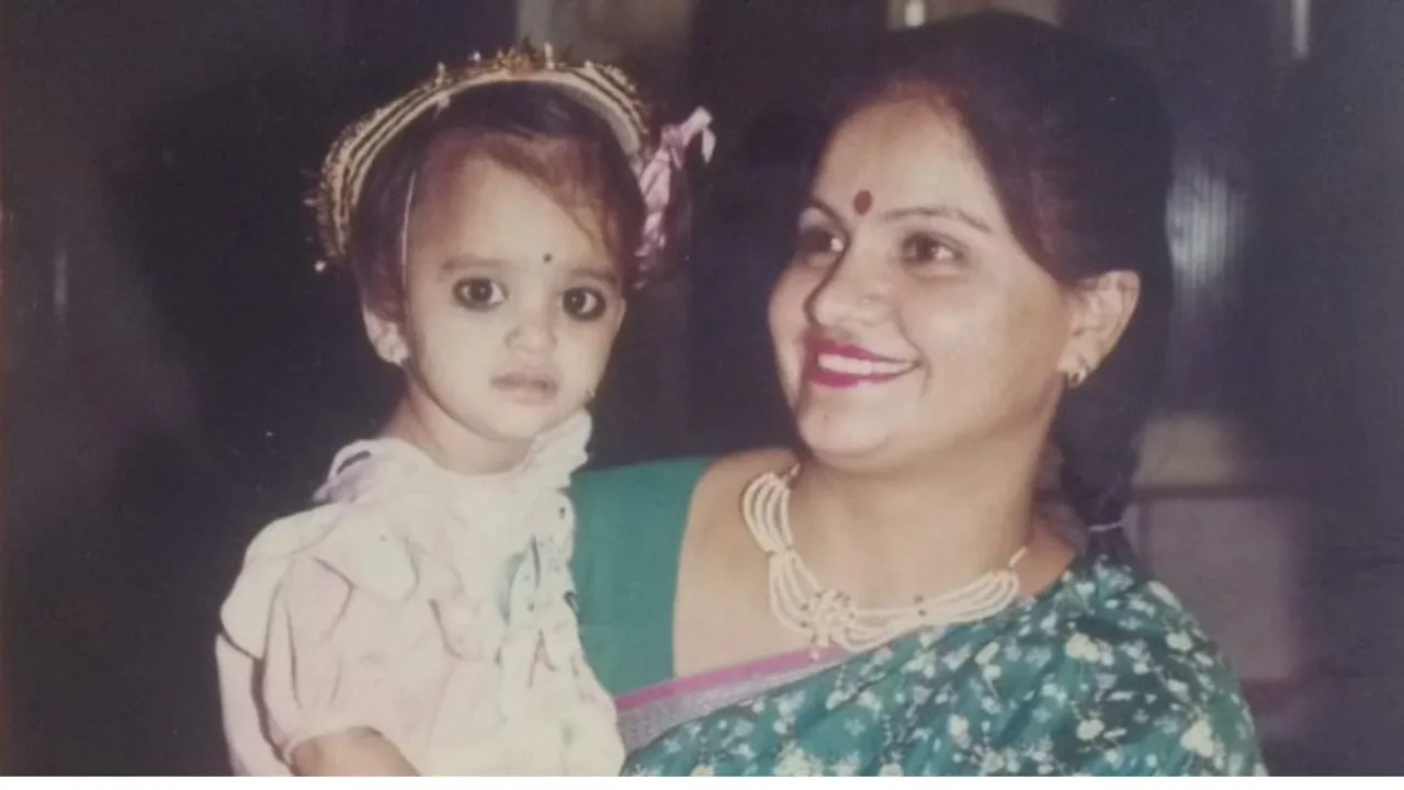 Komal Nadig Mother Daughter