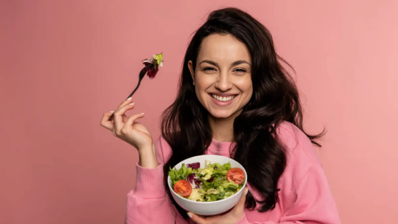 salad diet food eating protein vitamins nutrients