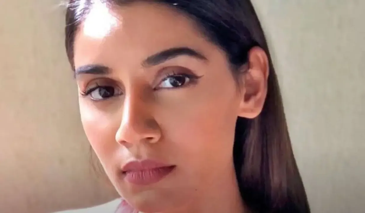 bumrah wife who is sanjana ganesan