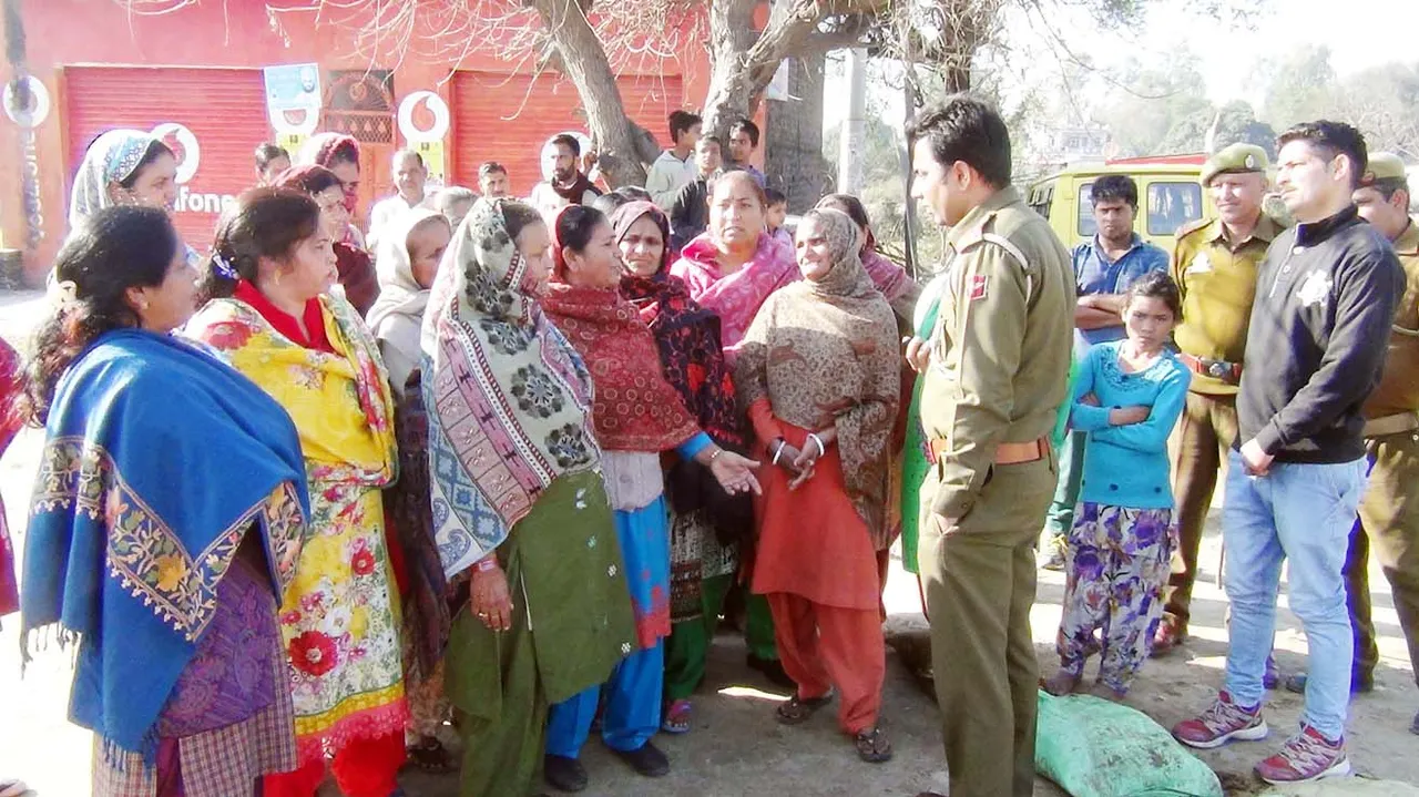 Women protest relocation of liquor shops