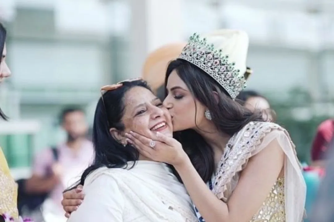 Harnaaz Sandhu mother