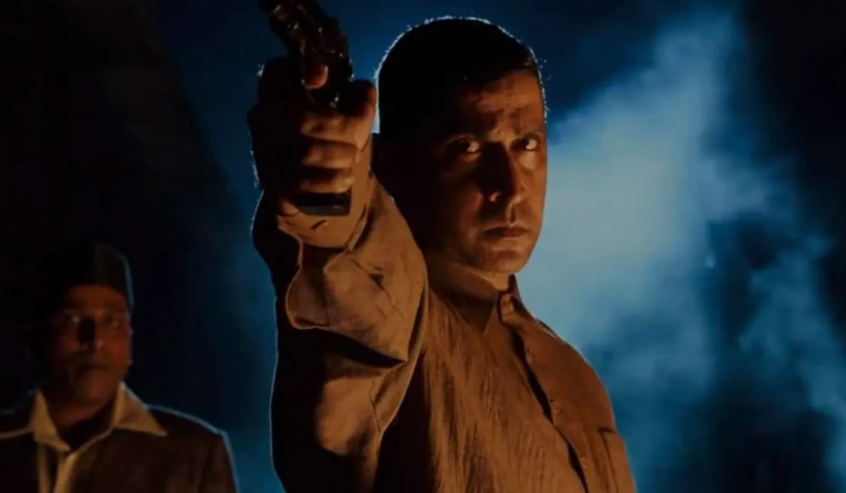 Gandhi Godse Ek Yudh Motion Poster