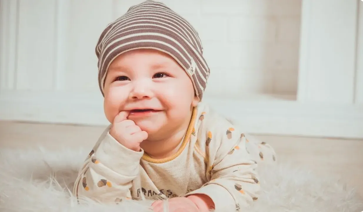 baby names with h, baby names with r, baby names with V, image credit Canva, baby girl names with meaning
