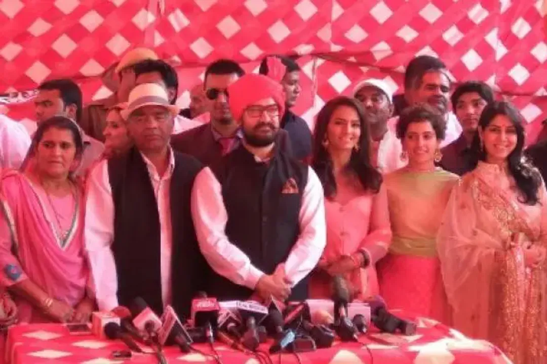 Reel life father of Geeta Phogat, Aamir attends her wedding at Balali
