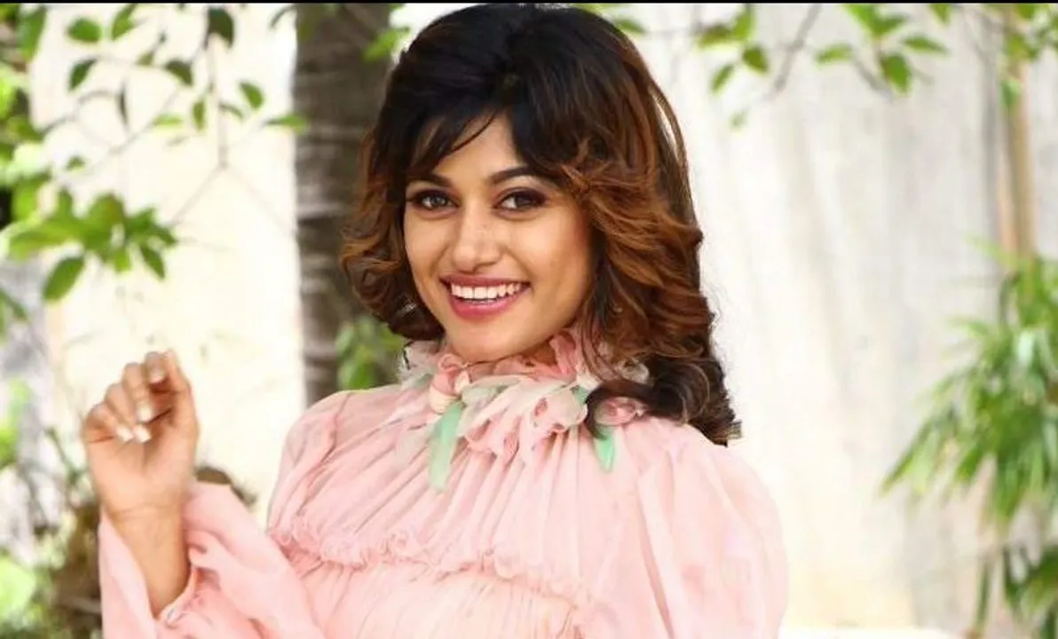 Complaint against Oviyaa