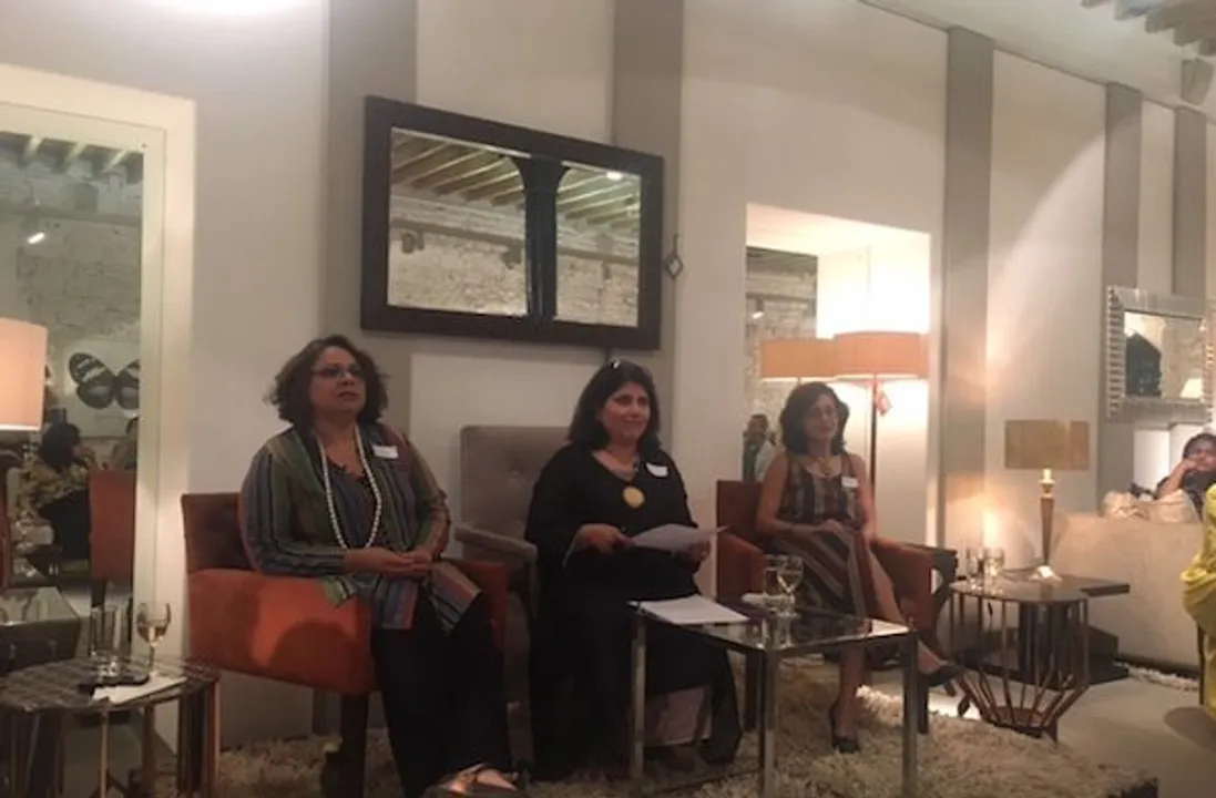 Women's storytelling salon