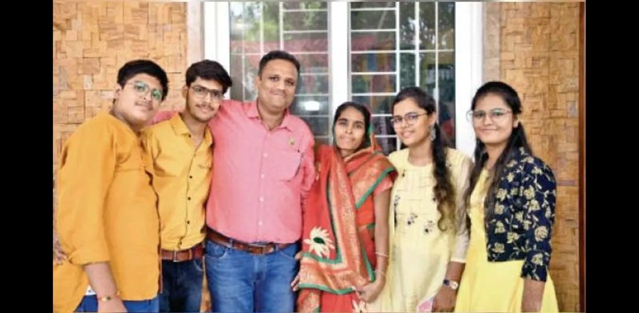 Daklia family becomes Jain monks