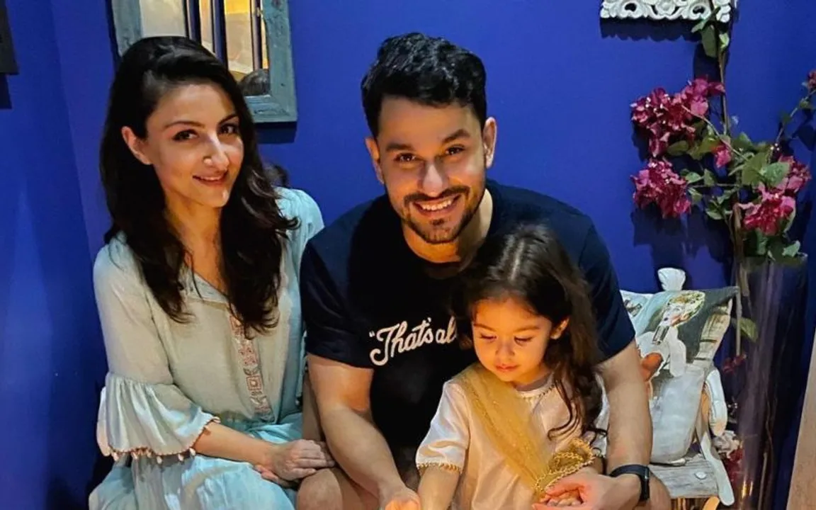 Soha Ali Khan's daughter folds clothes