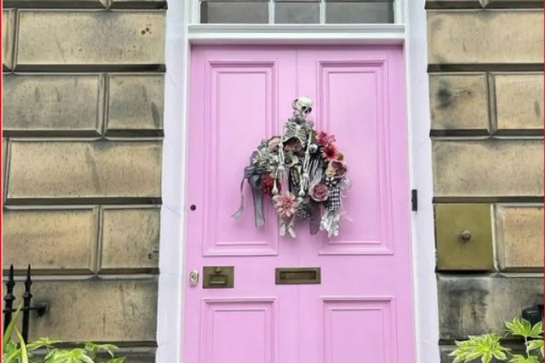 scotland woman fined for pink door
