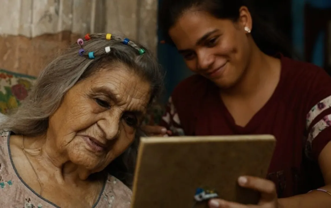 gulabo sitabo women