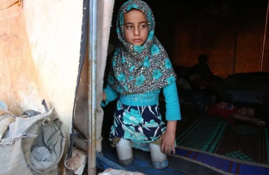 Syrian girl walked tin cans