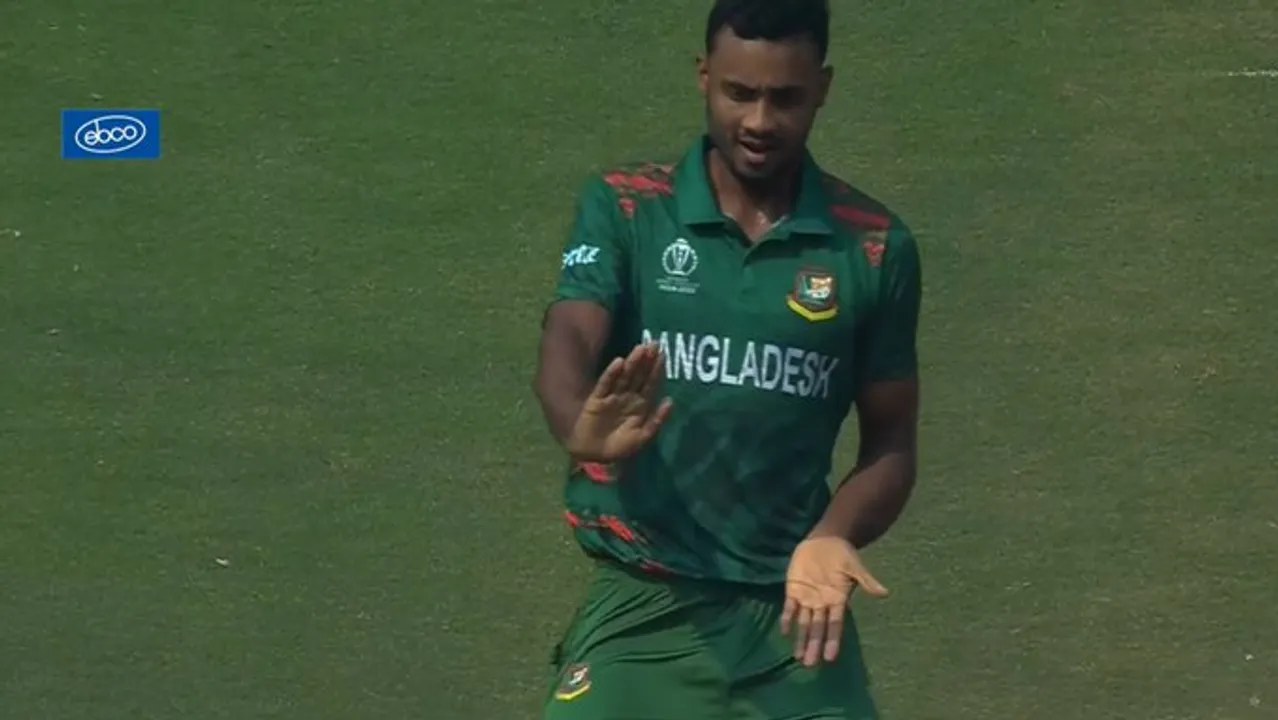 Shoriful Islam doing 'Ek Pal Ka Jeena' dance step after picking up a wicket