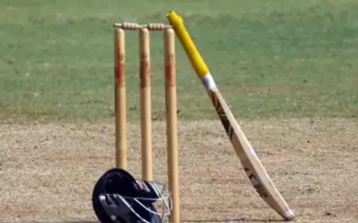 गेंदबाज ने सीधे बल्लेबाज के आंखों में मारी गेंद, पर्सनल दुश्मनी या फिर..., देखें वीडियो