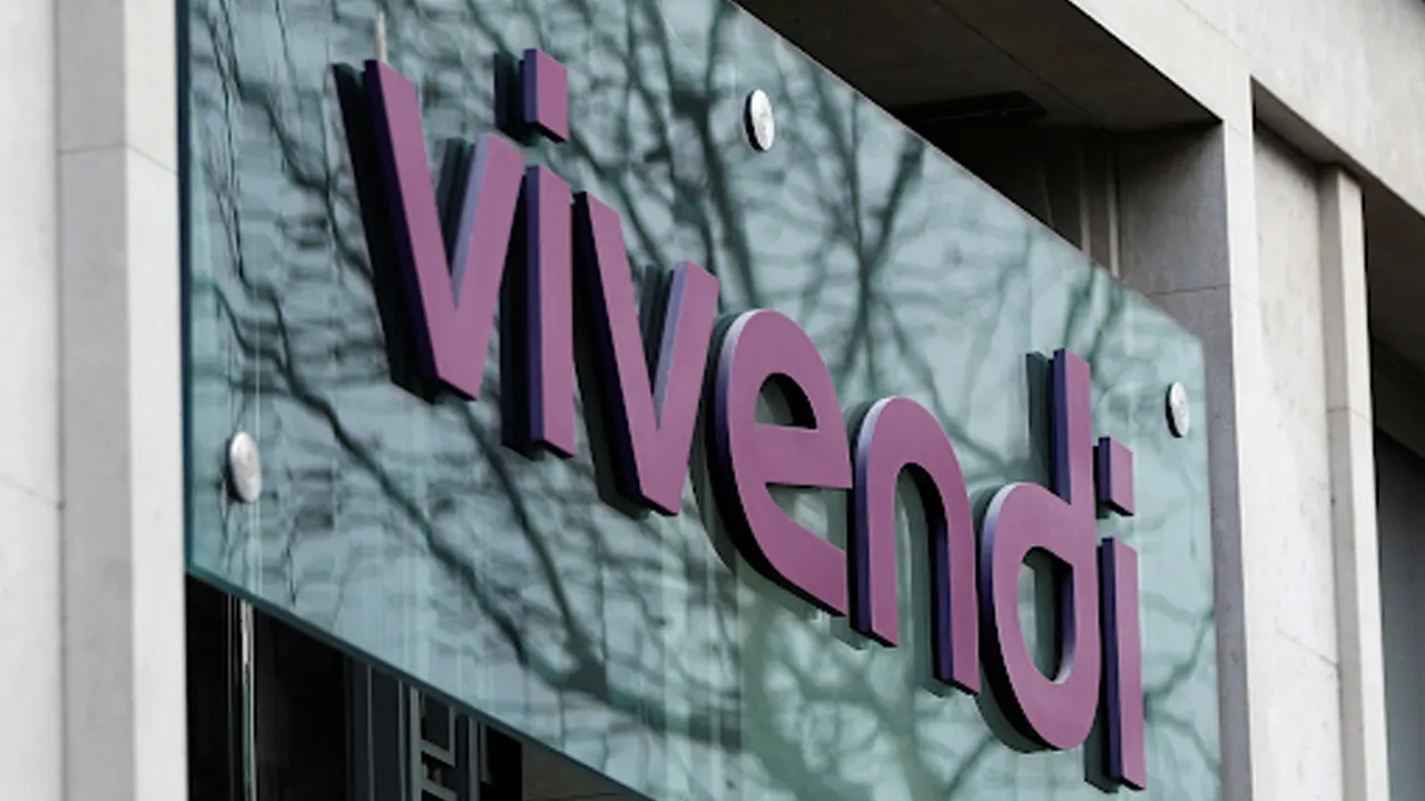 Vivendi shareholders approve split