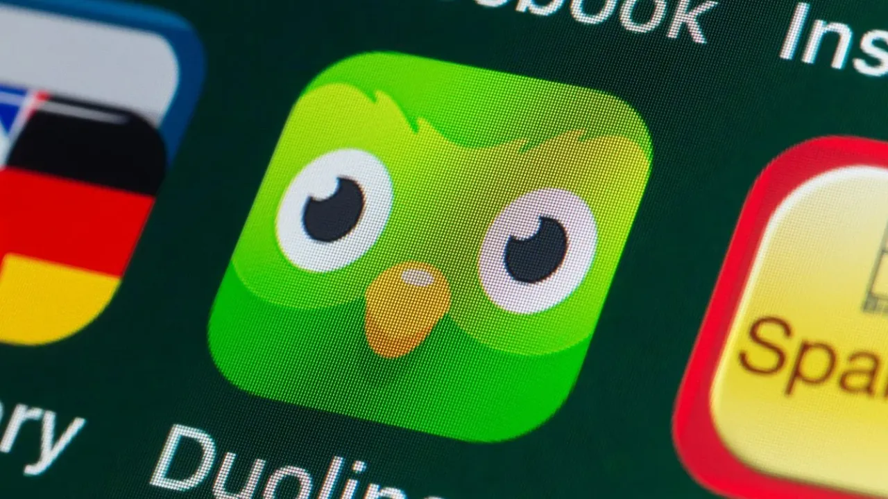 Duolingo Replaces Contractors with AI in Major Shift Towards AutomationDuolingo Replaces Contractors with AI in Major Shift Towards Automation