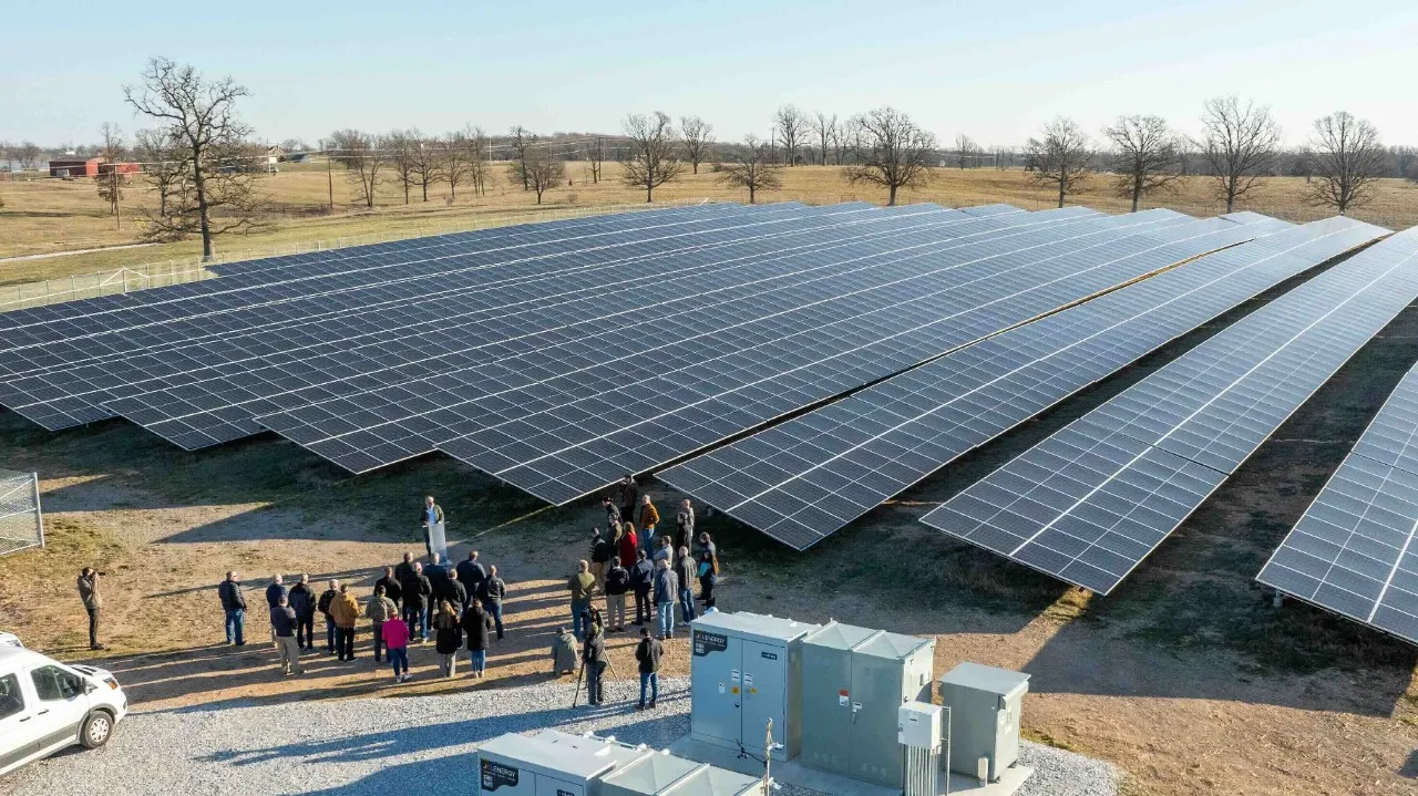  NextEra Energy managed the solar project, with Verogy handling completion and Carroll Electric Cooperative assisting with planning and consultation.  Image Source: J.B. Hunt 