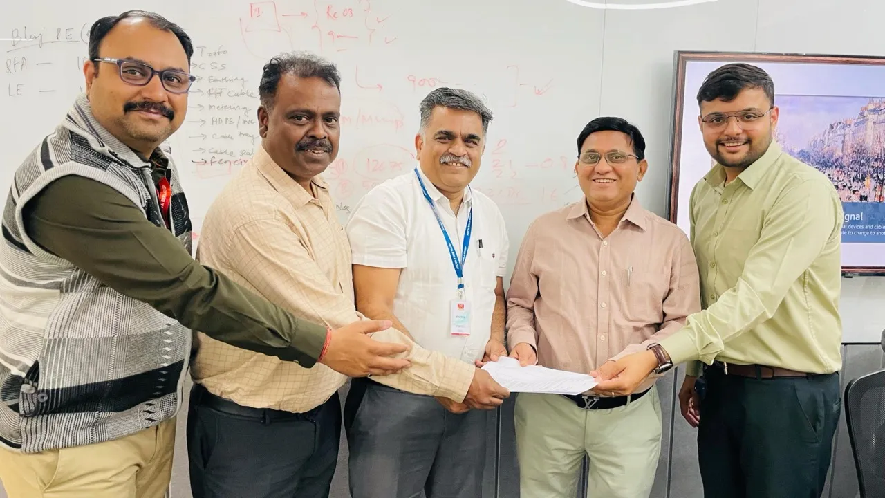  The Shipment of 585 W solar modules will be deployed for C&I captive applications across multiple locations in India. Image Source: Waaree Energies 