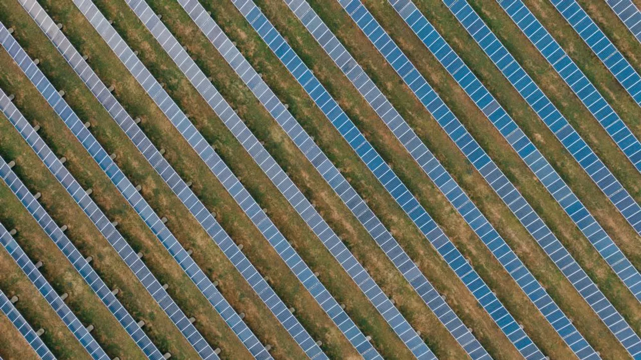  NTPC Green Energy’s 300 MW Shambu ki Burj-2 Solar PV Project in Bikaner was developed in phases, with capacities becoming operational between 2022 and 2025. Image Credit/Source: Kelly/Pexels 
