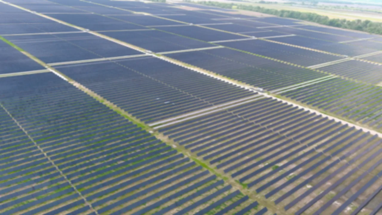  Wildflower Solar created nearly 300 construction jobs and continues to support DeSoto County’s tax base and local employment. Image Source: Deriva Energy 