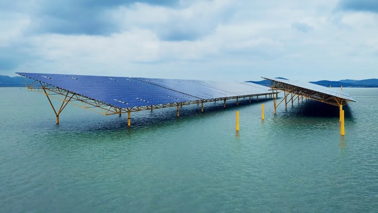  The 1.15 GW offshore project is split into 600 MW and 550 MW phases, targeting 1.92 billion kWh output and $100 million revenue annually.  Image Source: Huasun Energy 