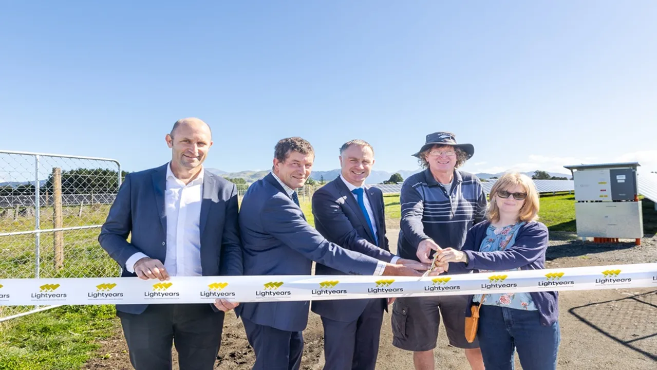  Waingawa Solar Farm generated 4.7 MW, powering 1100 homes and allowing livestock grazing under elevated, sun-tracking panels on leased farmland. Image Source: Lightyears Solar 